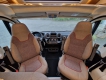 Malibu-Van-First-Class-Two-Rooms-GT-SkyViews-640-LE-RB-camper-sedili-anteriori.jpg
