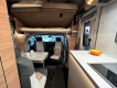 Knaus-Tourer-Van--500-MQ--Vansation-Bulli-Volkswagen-camper-letto-basculante-sopra-dinette.JPG